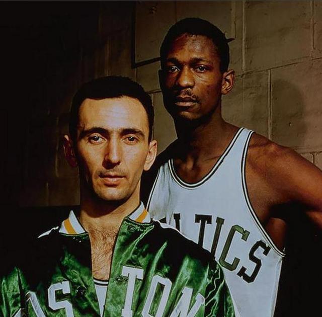 欧冠1／8决赛：皇马vs马竞德比战、巴黎碰利物浦、拜仁药厂内战.